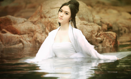 Minakshi Debi's Odia Poem NAREE MANA NADI PARI